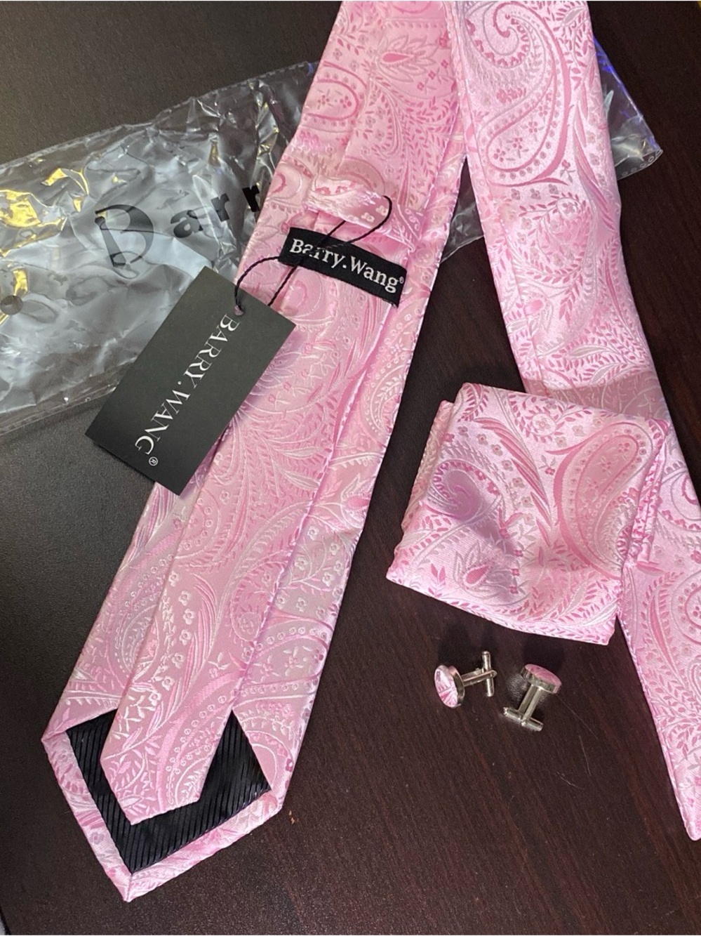 Barry-Wang silk Pink Paisley Tie with matching pockets and cufflink